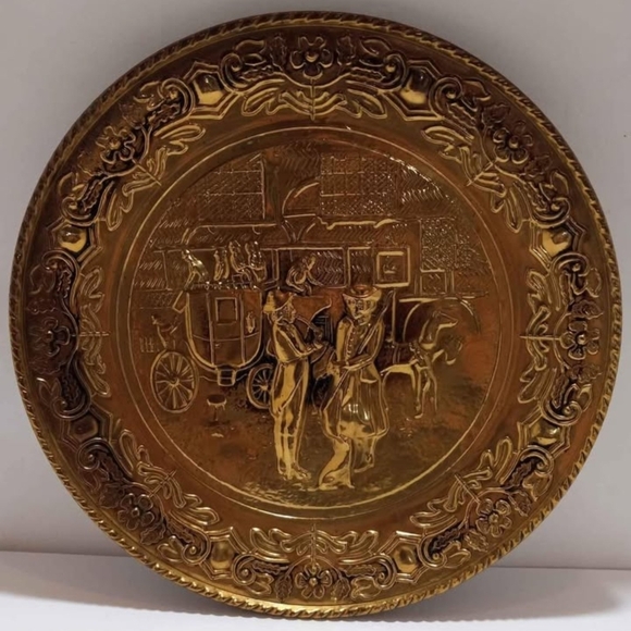 Vintage Copper Colored Decorative Hanging Plates - Picture 4 of 9